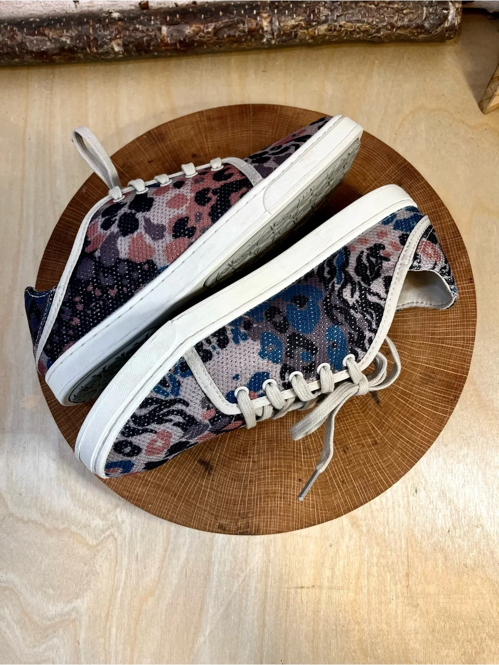 OluKai Women's Pehuea Li Sneakers - Cloudy/Pa'i Print - Size 7